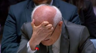Dubes Palestina menangis