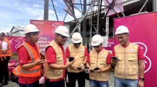 Tri gandeng komunitas Palu untuk merasakan langsung pengalaman digital kelas dunia melalui program jelajah jaringan dan edukasi digital.
