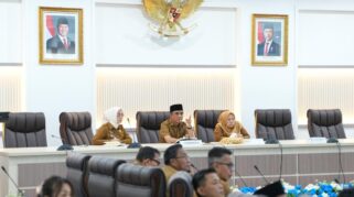 Gubernur Anwar Hafid