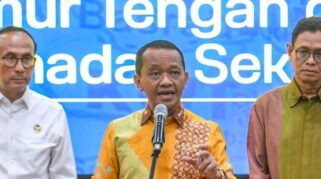 Kapal Tanker Pertamina Terjebak