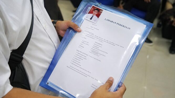 Syarat diskriminatif rekrutmen