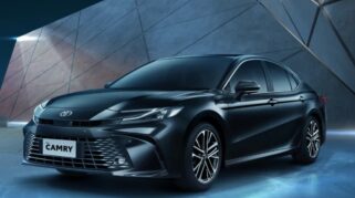 Toyota tarik Camry
