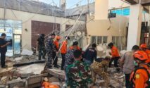 korban gempa Flores M7,7