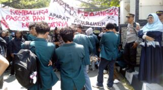 Massa Tolak Mediasi DPRD Sulteng